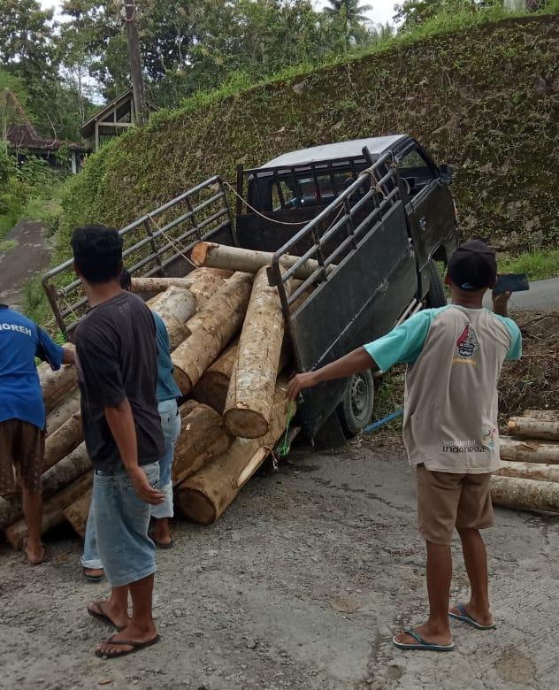 Laka Tunggal Di Tanjakan Pertigaan Kokap